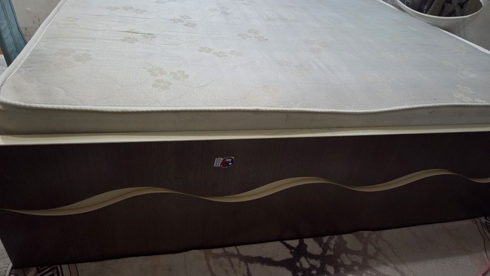 Продам 2х спальную кровать