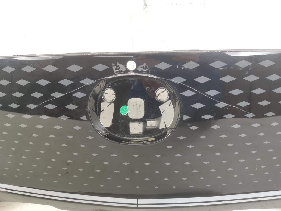 Решетка Радиатор Мазда 6 / Mazda 6 Оригинална Повредена