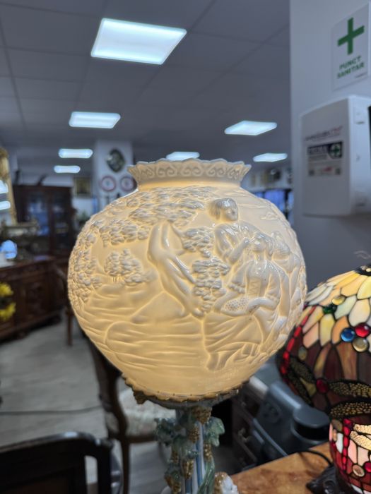 Lampa de masa din portelan fin - relief floral