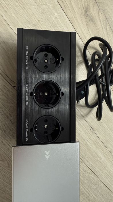 Priza incastrabila in blat cu capac glisant - argintie - 3 iesiri/posturi