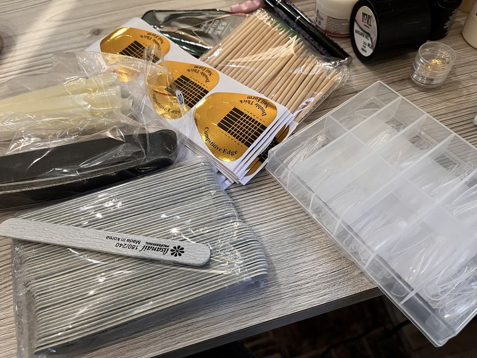 Продам все для маникюра