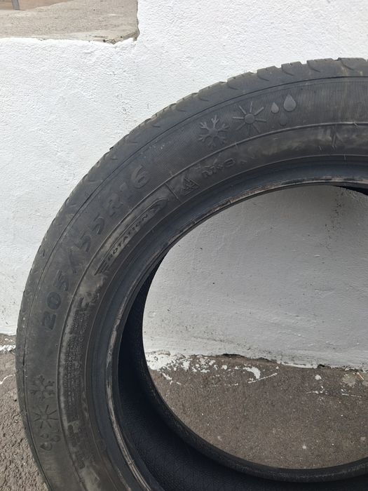 Vând două cauciucuri Debica aproape noi.