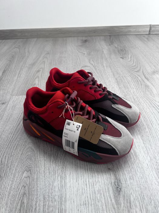 Adidas Yeezy Boost 700 Hi-Res Red/42 номер
