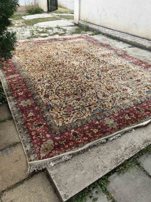Голям персийски килим