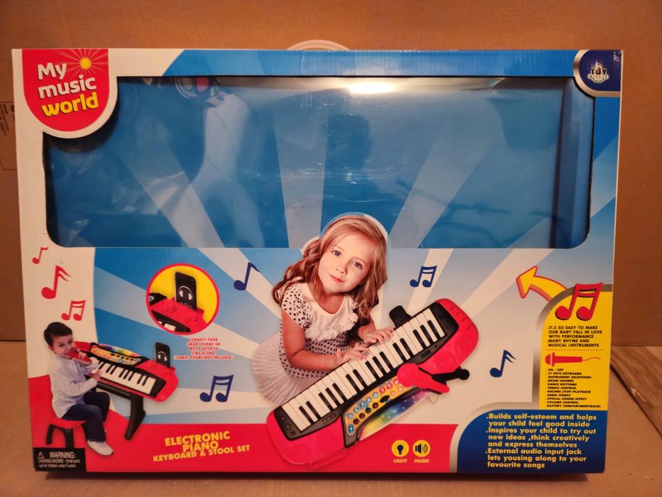 Pian cu scaun si microfon