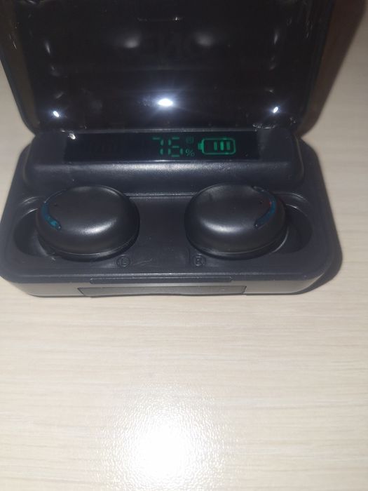 Casti wireless in ear