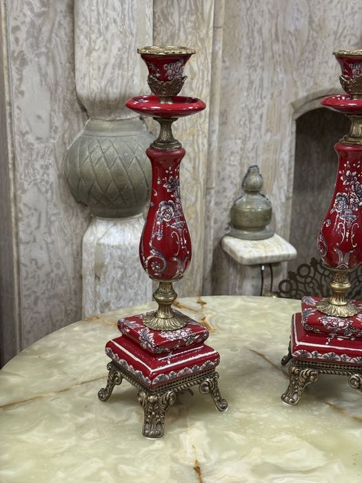 Doua sfesnice din portelan craquelle si bronz