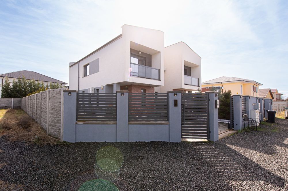 Duplex de vanzare 4 camere in Bucovat