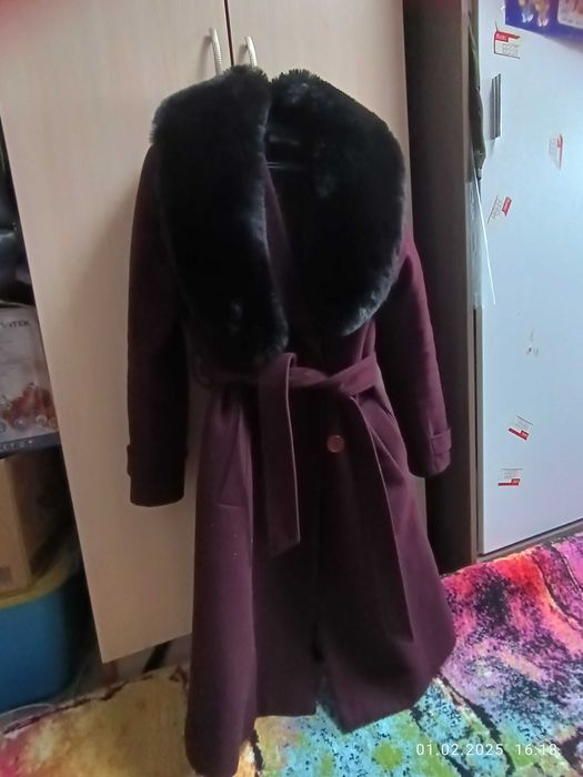 Продам зимнюю обувь и пальто.