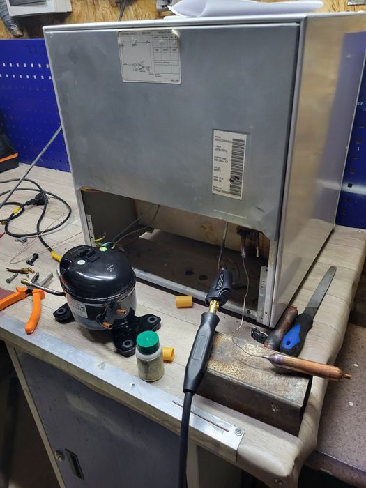 Ремонт холодильников. Ремонт витрины. Ремонт лёдогенератора.