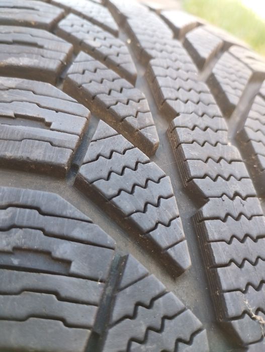 Продавам зимни гуми на джанти за тойота Ярис корола