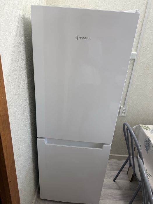 Холодильник новый Indesit