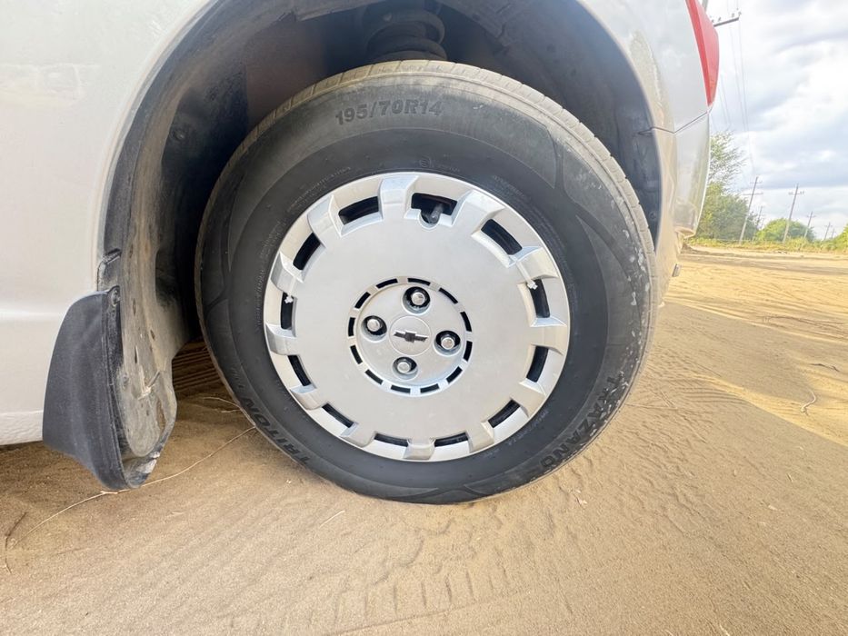 Продам покрышки на 195/70R14