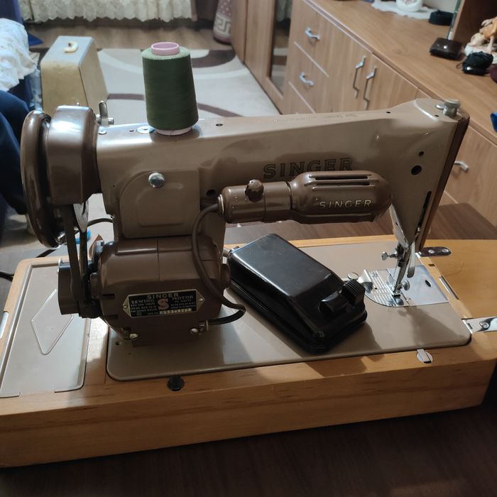 Mașină de cusut Singer