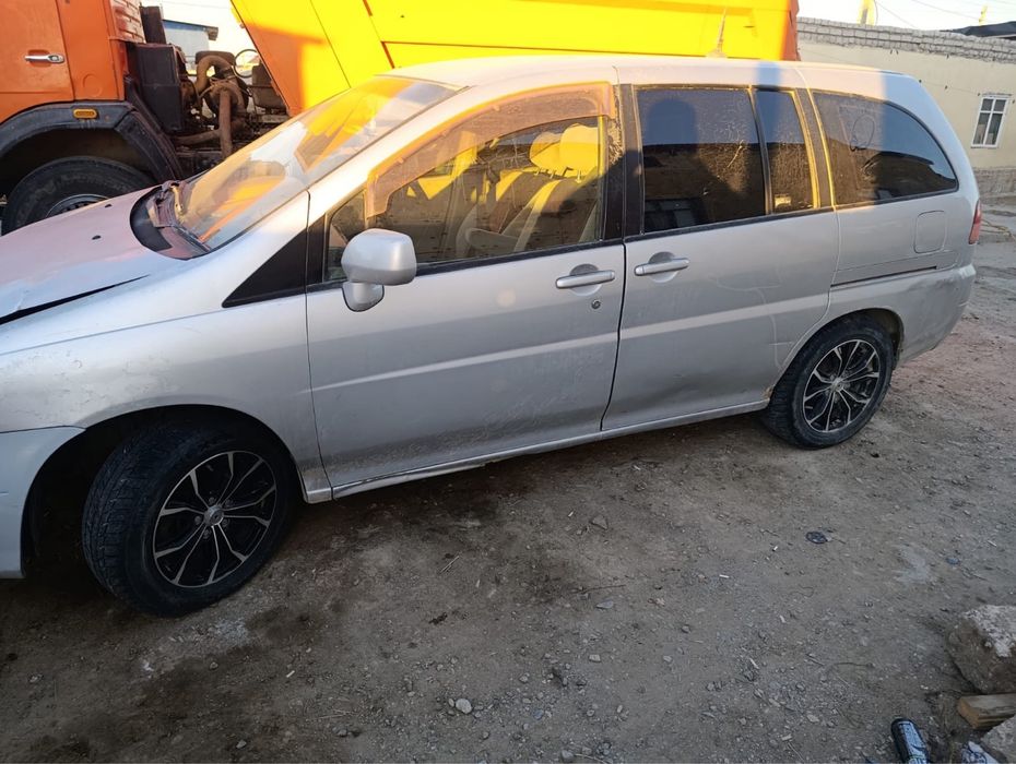 Nissan Liberty 1999 жылғы