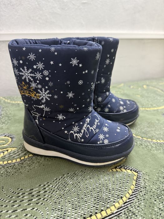 Продам зимние сапожки для девочки размер 25