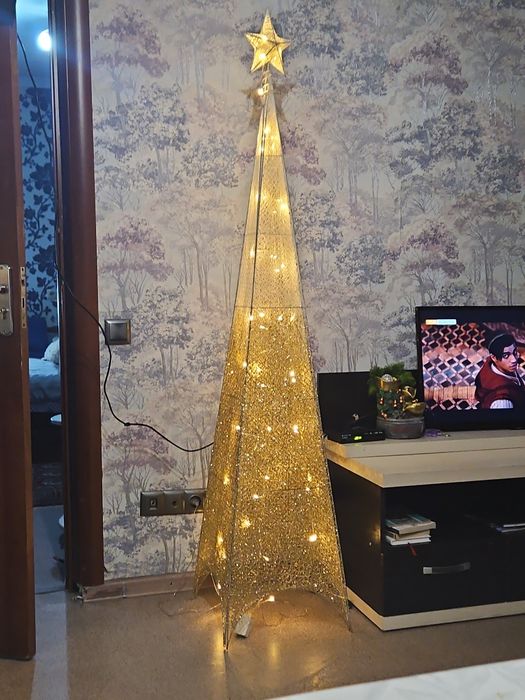 Продаётся ёлка светник