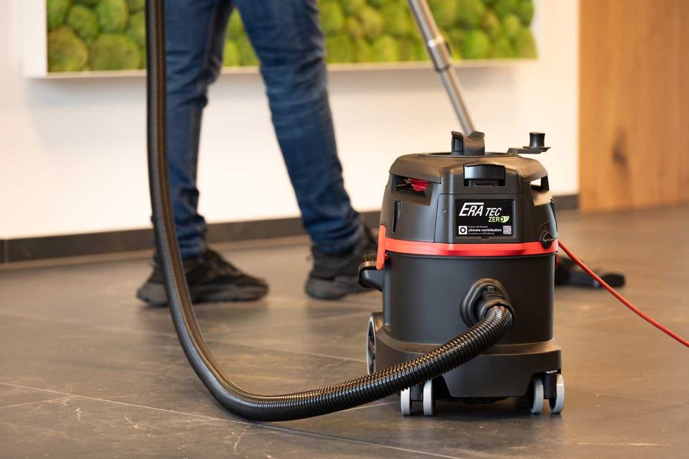 Firma de curāțenie cu aparate profesionale  şi produse  Eco .