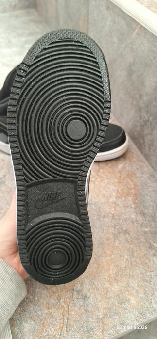 Adidași Nike noi fără eticheta
