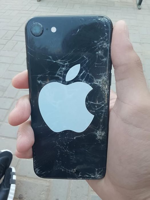 Айфон се 64гб.