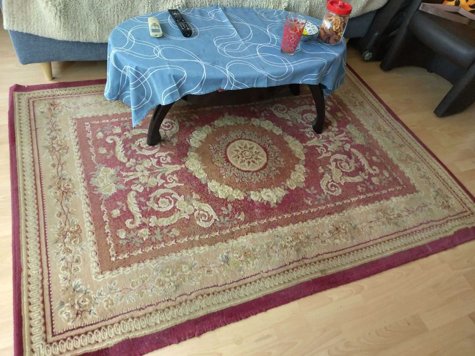 персийски килим в червени цветове