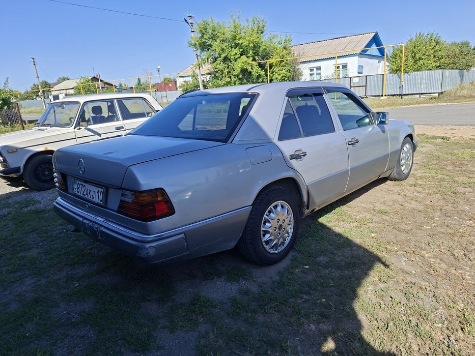 Mercedes-Benz E230