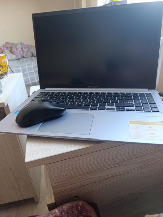 Asus vivobook sotiladi