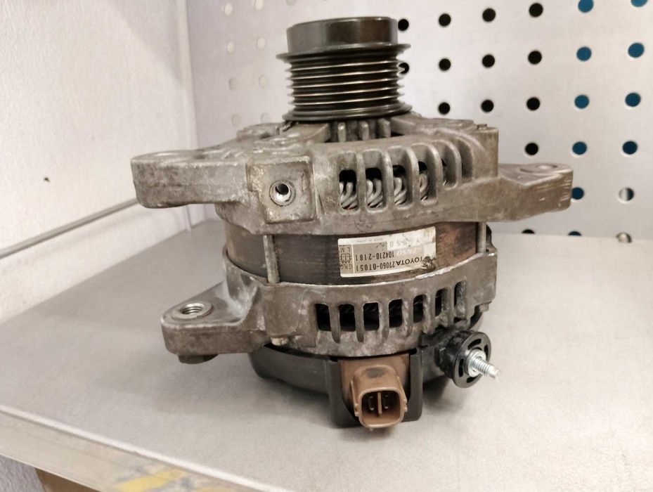 Генератор за Тойота Авенсис Т27 Оригинален втора употреба рециклиран!