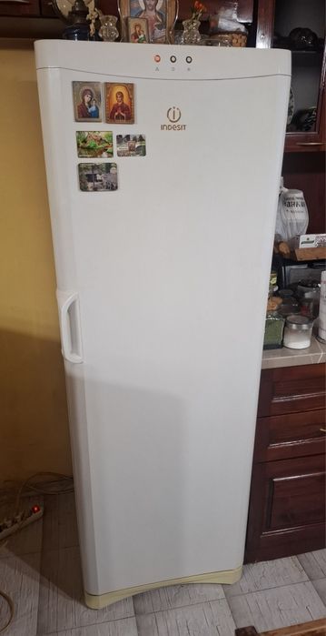 Фризер Indesit Ufan 400