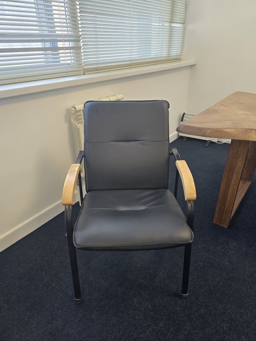 Стулья офисные продам