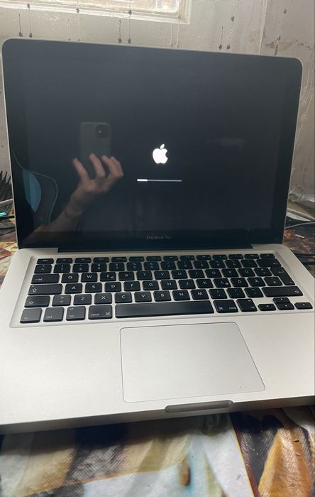 Vând MacBook Pro