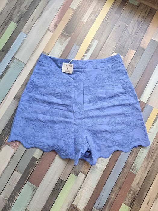 Памучни къси панталони с бродерия