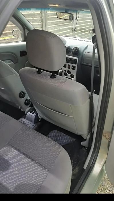 Vând Dacia Logan 1 4 benzină