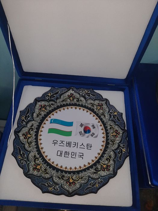 Laganga rasm qo‘yish, brend va sovg‘aga rishton sopol laganlar