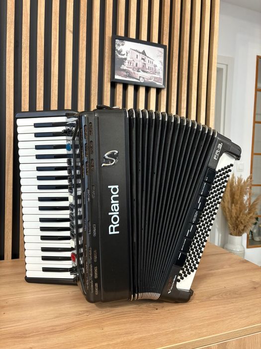 Roland FR3S cu 120 de basi