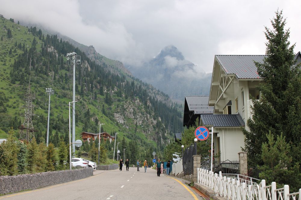 Фотоаппарат Canon EOS 2000D