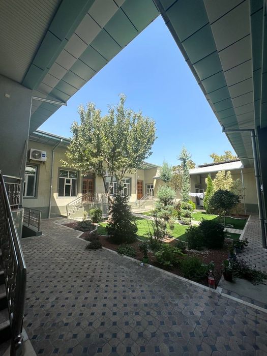 Uchastka 10 sotix 9 ta xona 3 ta sanuzel to’liq yer to’la