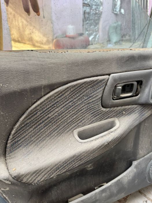 Двери  на Subaru Impreza