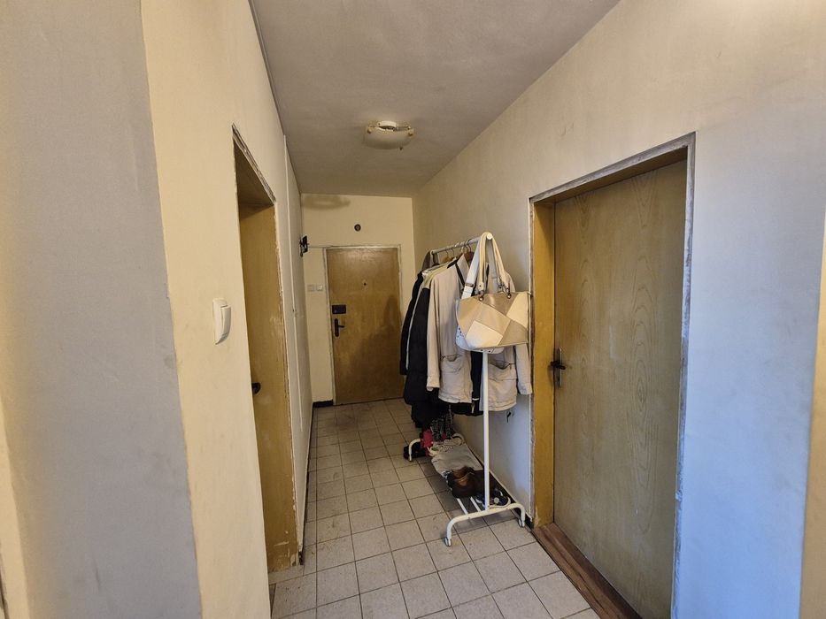 Апартамент в кв. Чайка – отлична локация и потенциал за модерен дом