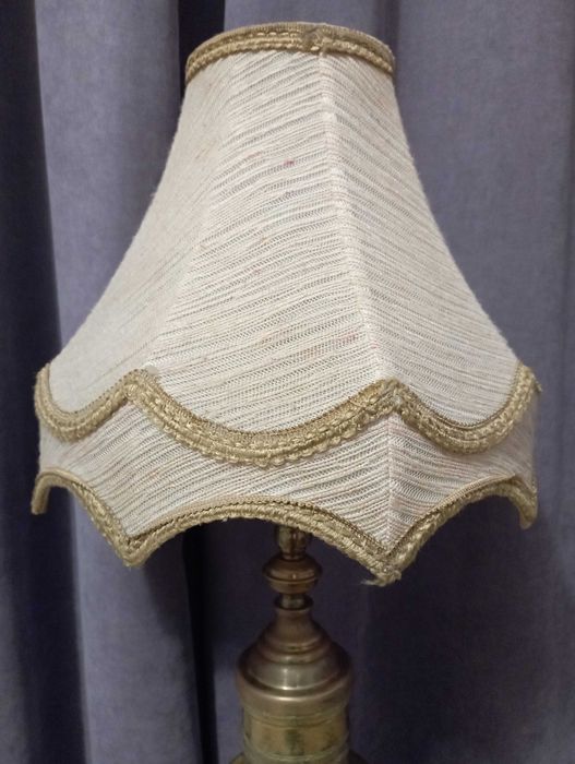 Много красиви старинни лампи