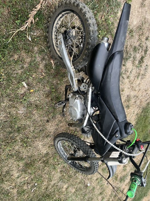 Vand cros de 150cc 4t fac schimb cu trotineta kukirin