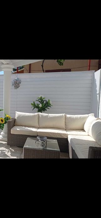 Vând colțar+măsuta Mobexpert pentru terasa .