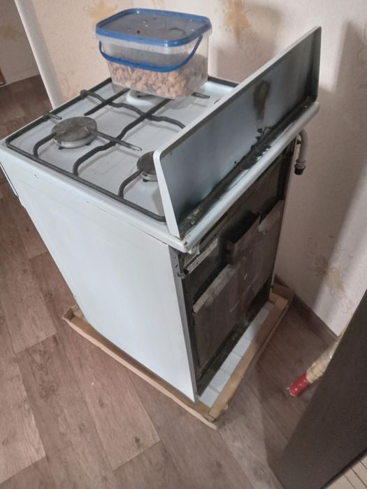 Продам газ плиту