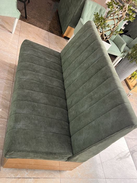 Divan juda yaxshi xolatda!!