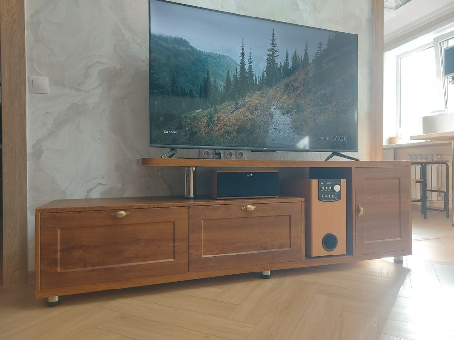 Продам новую тумбу под телевизор.