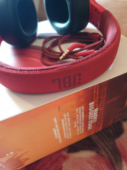 Продам оригинальные наушники JBL E55BT