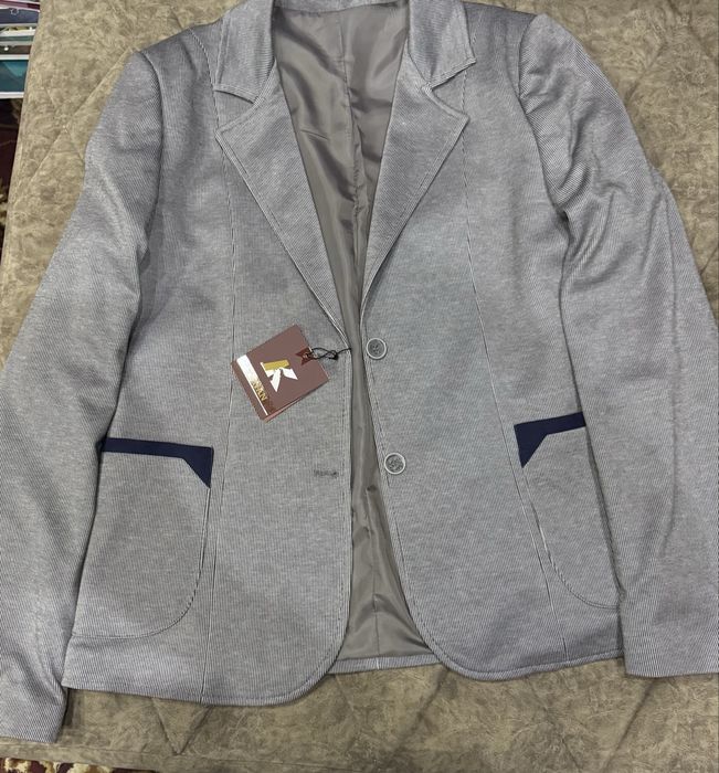 Пиджак серого цвета новый