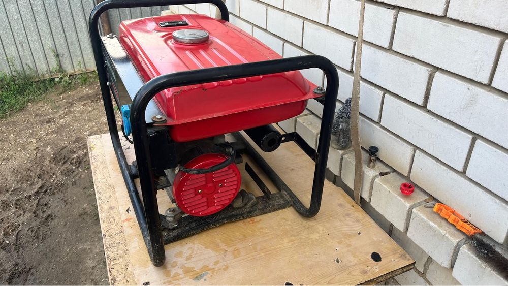 Продаю бензогенератор honda ELEMAX SH1700Dx