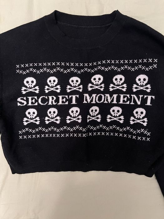 Укороченный женский свитер