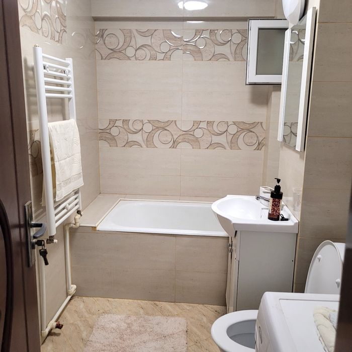 Închiriere apartament 2 camere, decomandat